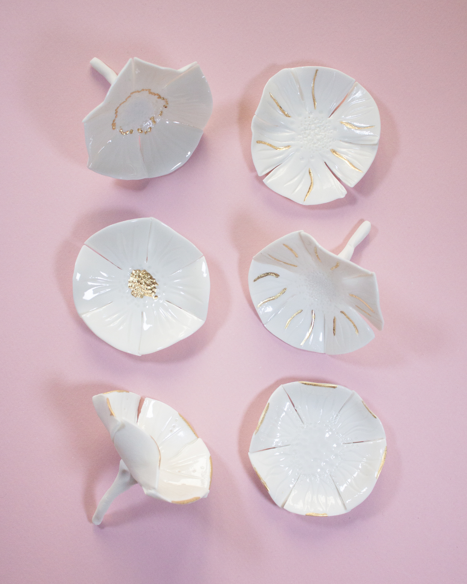 Edition Maïa . 6 fleurs de porcelaine
